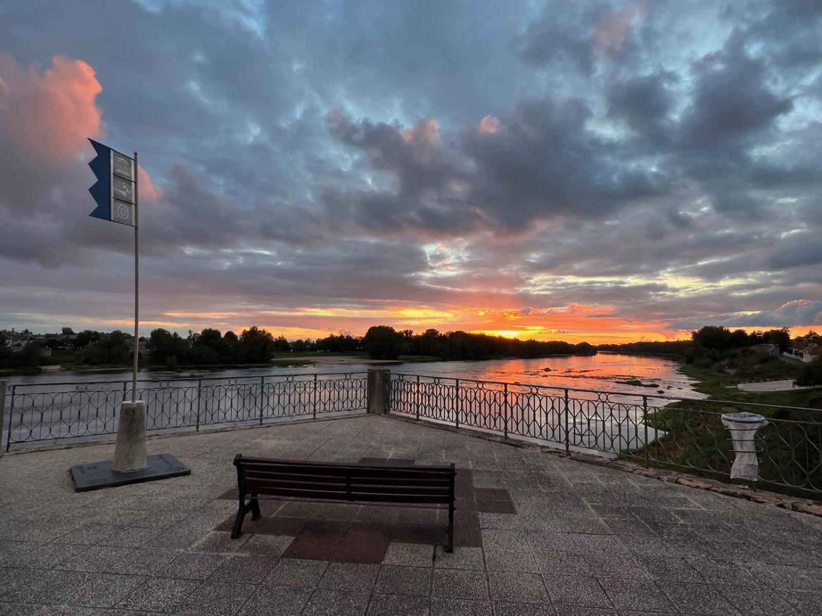 GITE LA VUE LOIRE Maison Saint-Denis-de lʼHôtel Extérieur photo