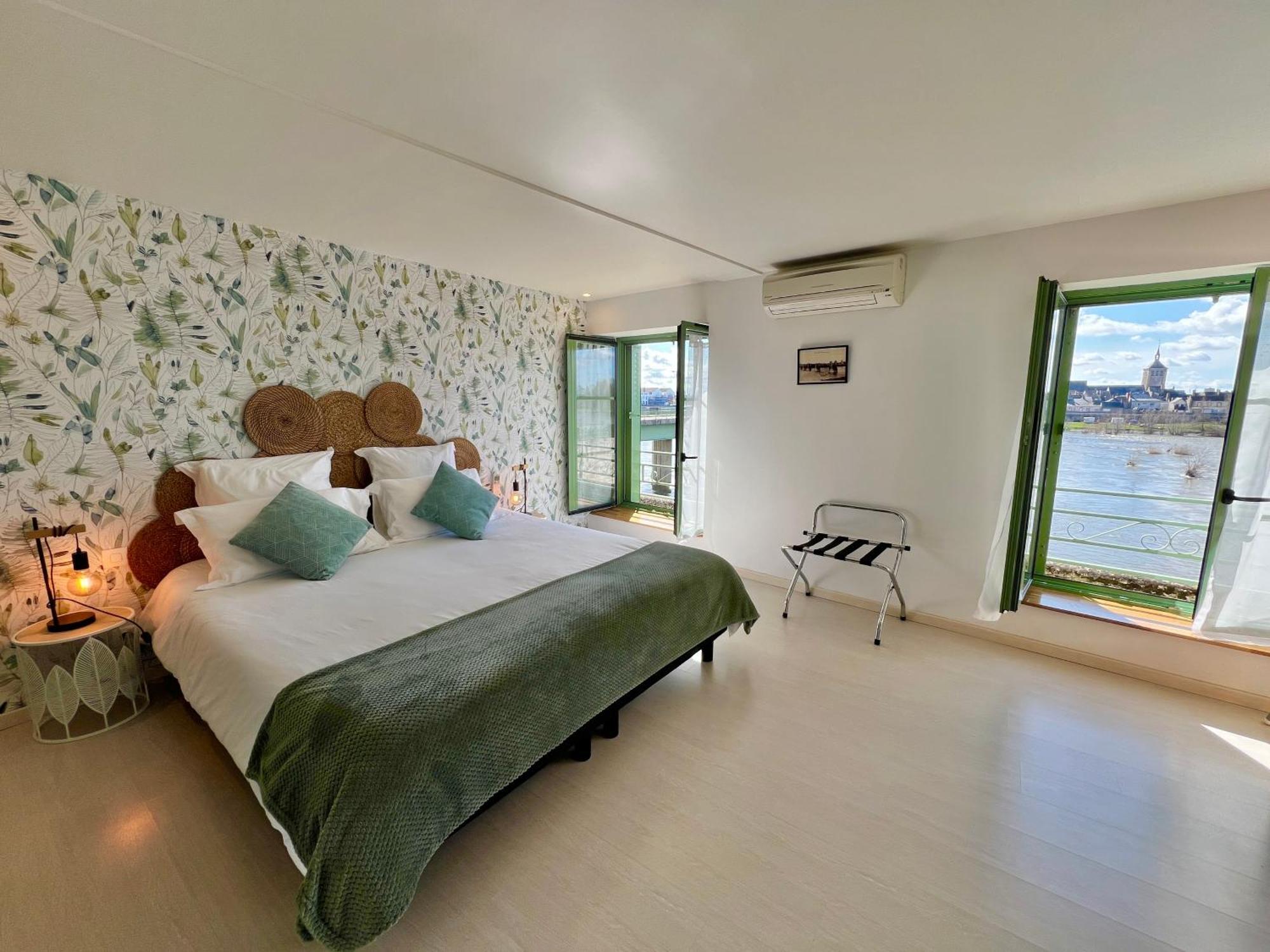 GITE LA VUE LOIRE Maison Saint-Denis-de lʼHôtel Extérieur photo